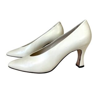 Vintage Bally Ivory Leather Pumps Heels 8 Athena Italy Quiet Luxury Designer